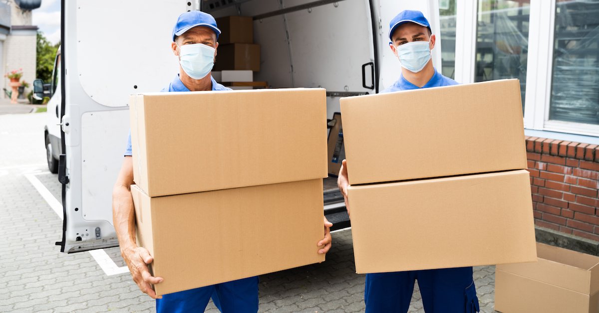 movers-with-protection-masks
