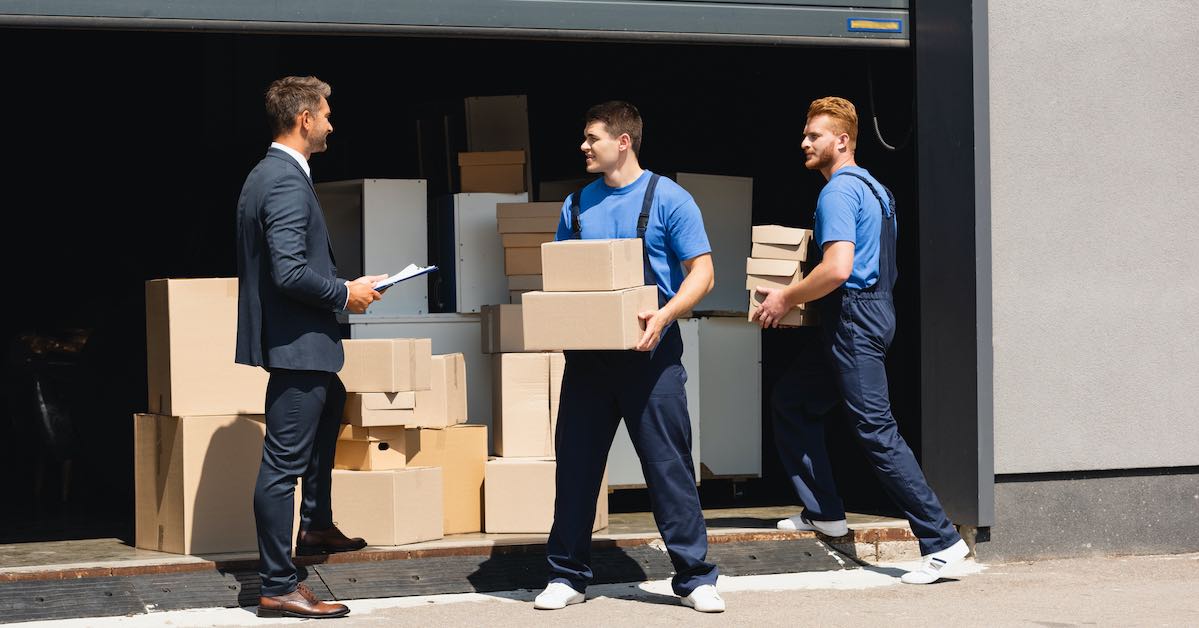 movers moving businessmen to new york